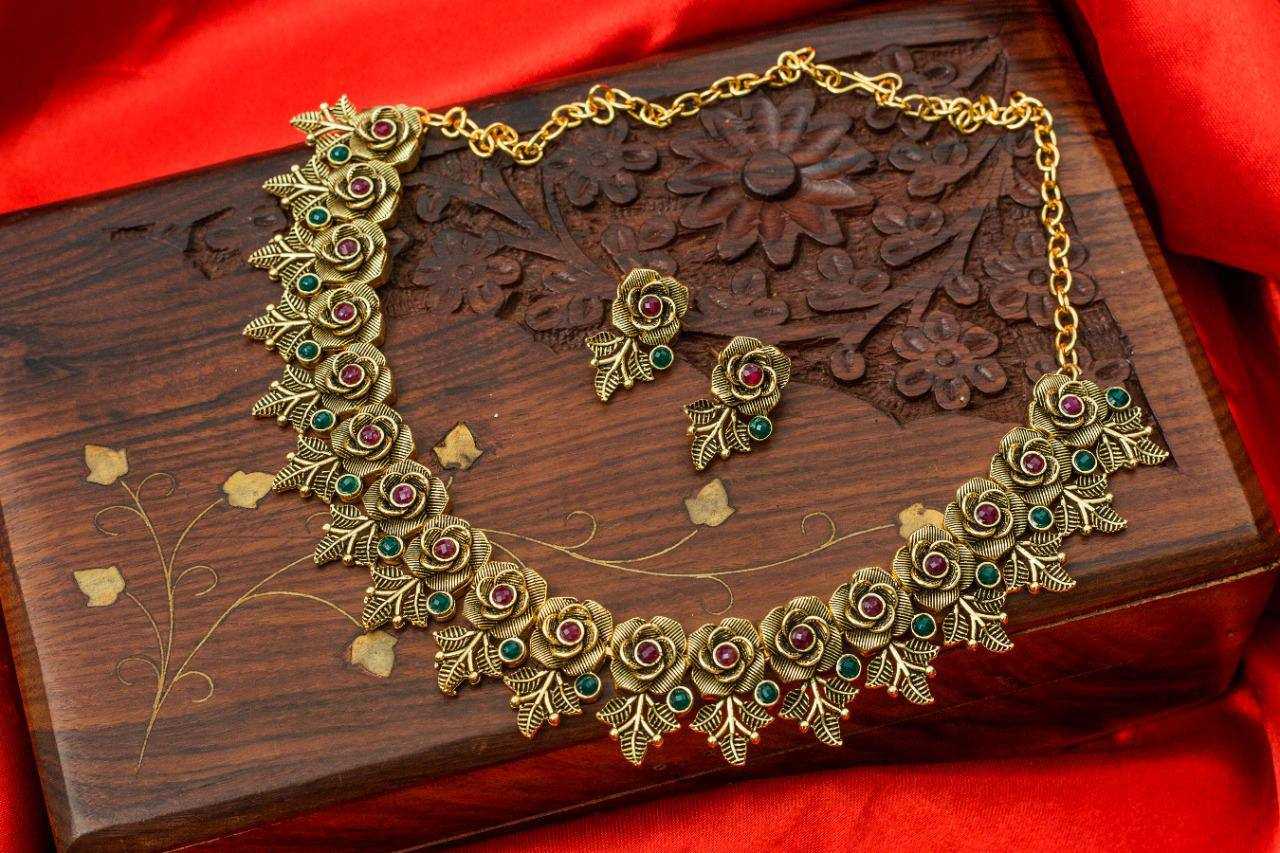  ARTIFICIAL NECKLACES