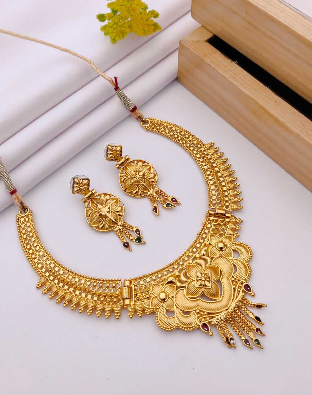 Ynf Alloy KESH191 126 Womens Jewellery Festive Collections Wholesale Necklaces Set Golden Necklace Set Alloy Necklaces Manufacturer - Jewellery Export